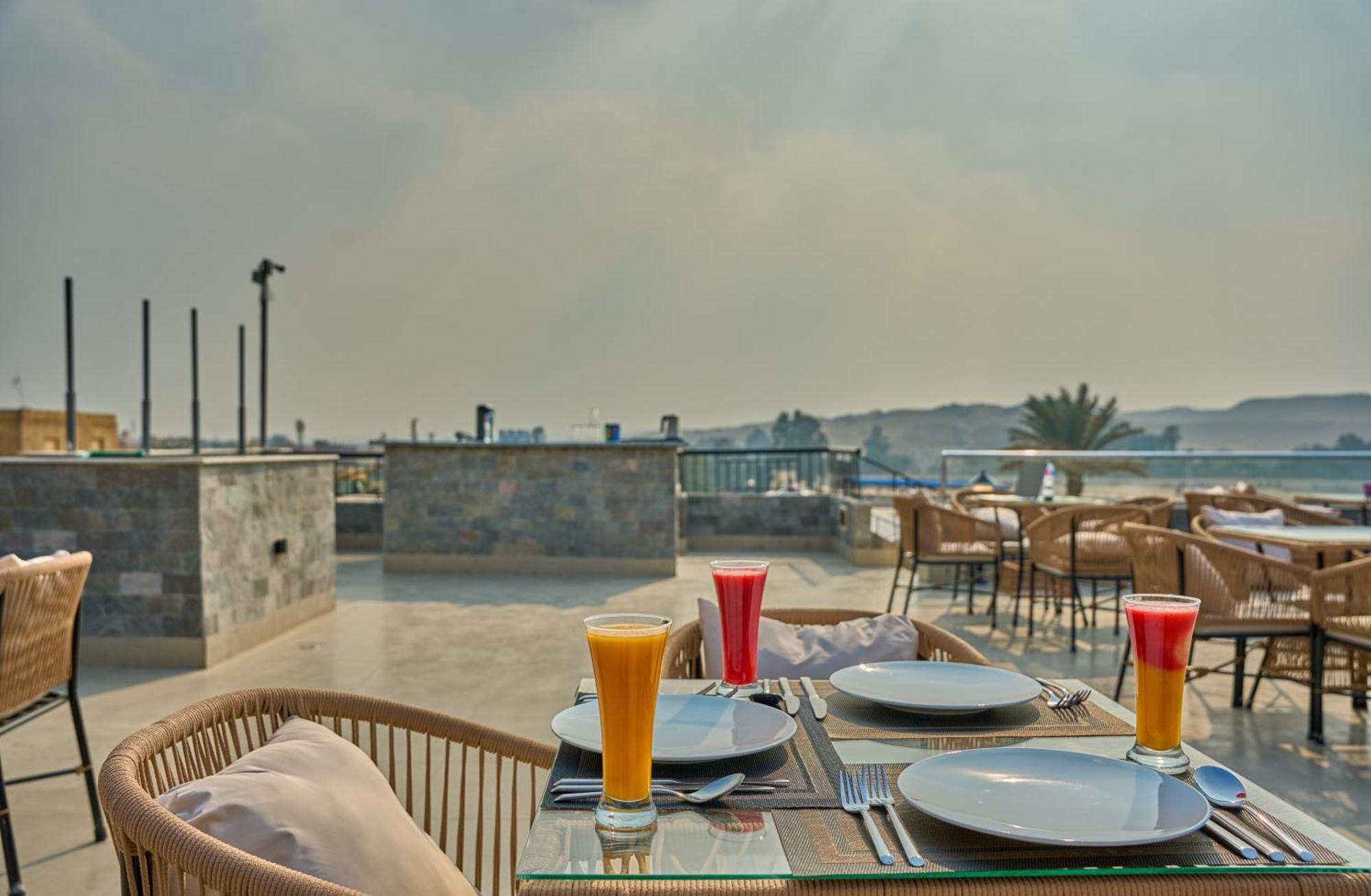 Soul Pyramids View Hotel Kafrat al Jabal Exterior photo