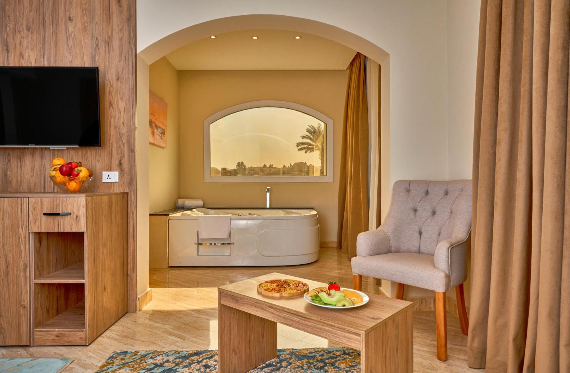 Soul Pyramids View Hotel Kafrat al Jabal Exterior photo
